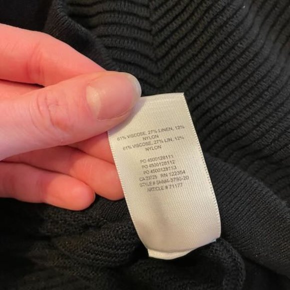 Aritzia Wilfred Light Cropped Cardigan in Black, Size Medium - Picture 5 of 5